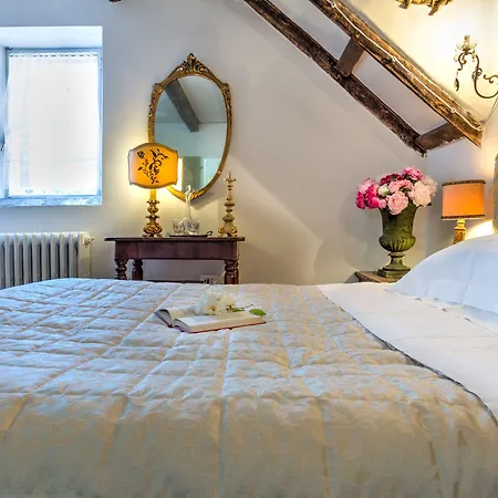 La Residenza Del Poeta Nocleg ze śniadaniem